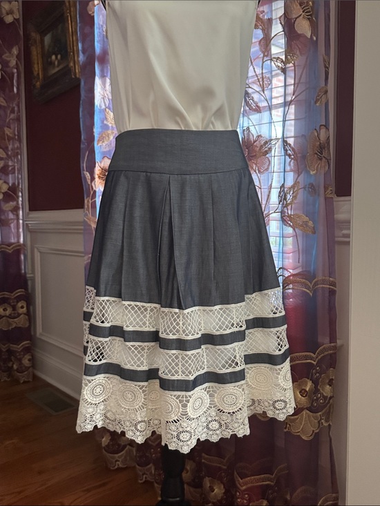 Ann Taylor Dresses & Skirts - NWOT Ann Taylor 100% Cotton Gray Midi Skirt with Cream Lace Trim